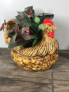 lot 379 image: 3 Collectible Chicken Figurines