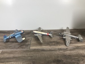 lot 382 image: 3 - Military Plastic Model Planes