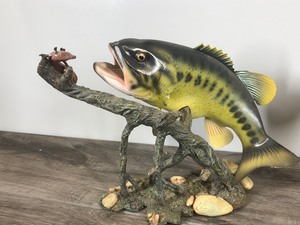 lot 389 image: Danbury Mint Freshwater Fish Predator Series Large Mouth Bass Figurines by George Kruth - No Escape & Sudden Strike