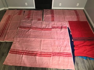 lot 394 image: 5 Different Quilt Pieces