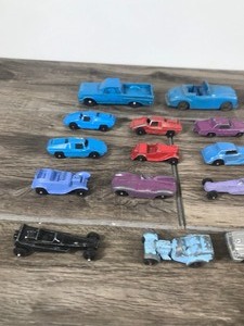 lot 406 image: Lot of Vintage Die Cast Collectible Cars & More