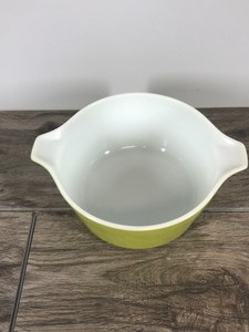 lot 410 image: Vintage Pyrex 2 Quart Bowl - Olive Green Color