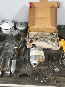lot 419 image: Lot of Kitchen Utensils - Some are Vintage