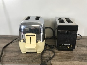 lot 437 image: 2 - Vintage Toasters  General Electric & Toast Master