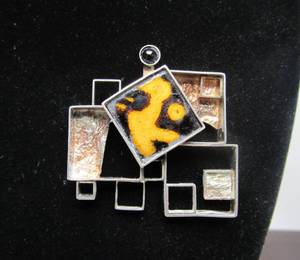 lot 9 image: Excellent Signed Sculptural Modernist Sterling Silver Brooch Pin 
