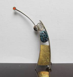 lot 12 image: Excellent Large Sculptural Modernist Brooch by Sydney Lynch