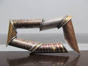 lot 13 image: Fantastic Signed Sculptural Modernist Sterling Silver Brooch w18k & 22k Gold