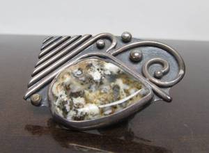 lot 19 image: Sculptural 950 Silver & Jasper Brooch