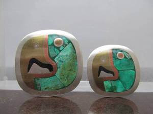 lot 21 image: 2 Signed TAXCO Serling Silver Inlaid Tropical Bird Brooch Pendants