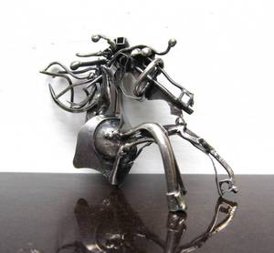 lot 28 image: Very Cool Sculptural Sterling Silver Horse Brooch