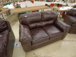 lot 12 image: Plush leather sofa- great shape