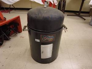 lot 15 image: Brinkmann Gourmet charcoal smoker
