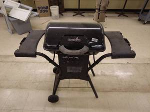 lot 20 image: Char-broil grill