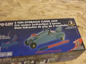lot 28 image: 2ton Hydraulic Floor Jack- new in box