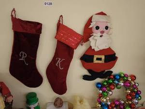 lot 120 image: Christmas Decorations