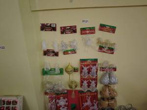 lot 121 image: Christmas Decorations