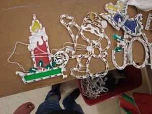 lot 123 image: Christmas Decor