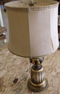 lot 136 image: Vintage Ornate Table Lamp with Shade