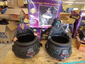 lot 177 image: Large Lot of Halloween Decorations & Props