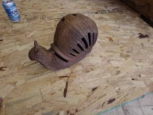 lot 178 image: Rustic Cast Iron Snail Garden Decor