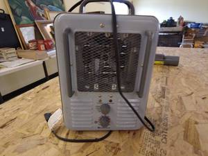 lot 93 image: Plug in Heater
