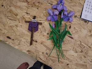 lot 96 image: Easter Colors Cross & Flowers