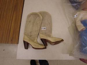 lot 106 image: Zodiac Womens Vintage Western Boots - Size 8M