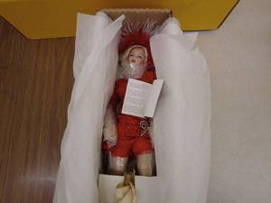 lot 107 image: Franklin Heirloom Dolls - Collectible Porcelain Doll