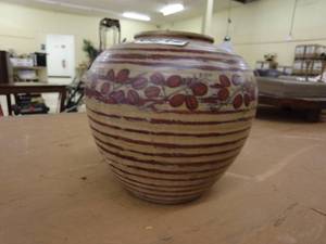 lot 212 image: Decorative Ceramic Pot with Potpourri