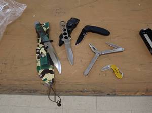 lot 216 image: Collection of knives