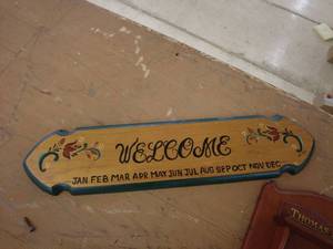 lot 253 image: Thomas Kinkade Perpetual Calendar and Wooden Welcome Sign