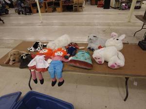 lot 256 image: Lot of Assorted Rag Dolls, Plush Toys, and Stuffed Animals