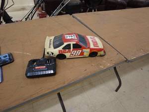 lot 184 image: Vintage RadioShack RCA RC Car with Remote