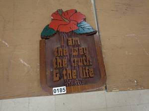 lot 185 image: Vintage Wooden Wall Plaque with Flower Design