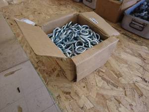 lot 305 image: Bulk Lot of Zinc-Plated Screw Eye Hooks