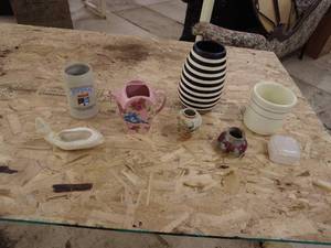 lot 362 image: planters, mug, dish