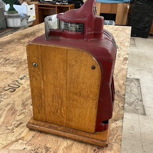 lot 3 image: Vintage 1930s Dime Slot Machine