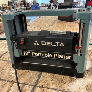 lot 6 image: 12 portable planer