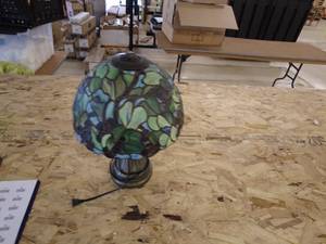 lot 45 image: table top lamp with glass shade