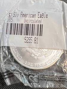 2005 AMERICAN SILVER EAGLE 1 TROY OZ .999 FINE SILVER UNC