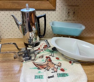 Vintage Casserole Cradles for Pyrex, Corning Ware with Pyrex and Glasbake Dishes