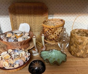 Frankoma Pottery Seashell, Resin Vintage Souvenir Paperweight, Large Lot of Seashells