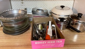 Kitchen Lot with ALOT of pie plates, Dutch Oven and Bakeware