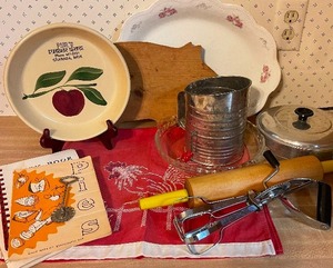 Granada MN Promotional Pottery Pie Plate