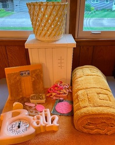 VintageRetro Bathroom Decor Lot Scale, Wastebasket, Hamper, Rugs