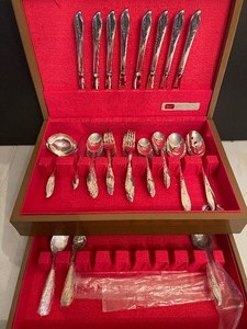 Vintage 1847 Rogers Bros. International Silver Silver Plate Springtime Flatware set with Case 52 pieces