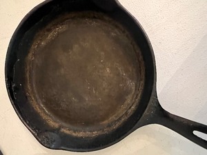 Vintage Cast Iron Frying Pan 10.5