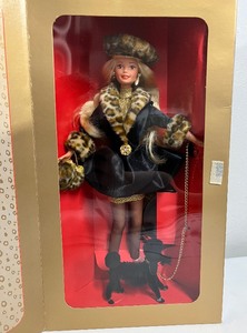 lot 36 image: Spiegel Shopping Chic Barbie NIB Limited Edition 1995