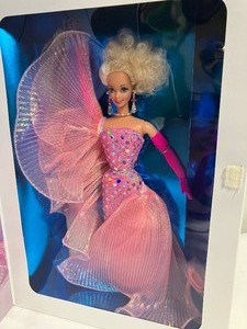 lot 50 image: Classique Collection Evening Extravaganza Barbie NIB 1993