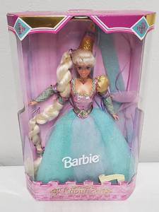 lot 35 image: Rapunzel Barbie NIB Childrens Collector Series 1st Edition 1994